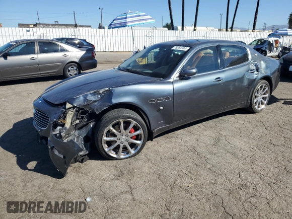 2006 Maserati Quattroporte z VIN ZAMCE39A960023356, wystawiony jako Copart lot #76954384 z przebiegiem 76 185 mil mil oraz Szkody całkowita. Historia ofert i sprzedaży dostępna na DreamBid. Obrazek 1.