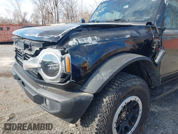2024 Ford Bronco Big Bend z VIN 1FMDE7BH9RLB43700, wystawiony jako IAAI lot #41989406 z przebiegiem 10 101 mil mil oraz . Historia ofert i sprzedaży dostępna na DreamBid. Obrazek 6.