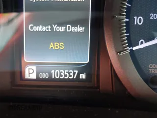 2018 Toyota Sienna LE Auto Access Seat with VIN 5TDKZ3DC5JS945951, listed as a IAAI auction lot 41689856 with 103,537 mi miles. Bid and sale history available at carsss.com. Image 16.