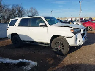 2023 Toyota 4Runner SR5 с VIN JTEMU5JR1P6139377, выставлен на аукционе IAAI как лот 41600169 с пробегом 34 513 миль миль и . История ставок и продаж доступна на DreamBid. Изображение 13.