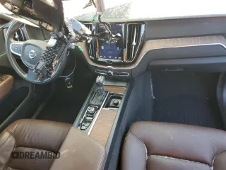 2021 Volvo XC60 Momentum with VIN YV4A22RKXM1684809, listed as a Copart auction lot 86790664 with 32,070 mi miles and Salvage title. Bid and sale history available at DreamBid. Image 8.