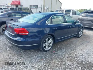 2013 Volkswagen Passat SE z VIN 1VWBN7A34DC035637, wystawiony jako IAAI lot #42362830 z przebiegiem 149 981 mil mil oraz . Historia ofert i sprzedaży dostępna na DreamBid. Obrazek 4.