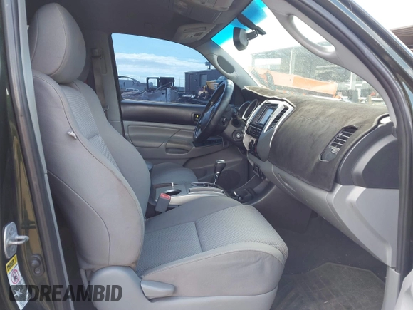 2012 Toyota Tacoma z VIN 3TMLU4EN6CM091483, wystawiony jako IAAI lot #41464391 z przebiegiem 124 204 mil mil oraz . Historia ofert i sprzedaży dostępna na DreamBid. Obrazek 5.