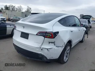 2024 Tesla Model Y Long Range with VIN 7SAYGDEEXRF059620, listed as a IAAI auction lot 42190425 with 16,682 mi miles. Bid and sale history available at carsss.com. Image 4.