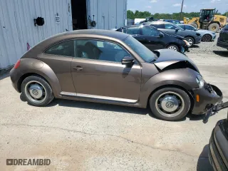 2012 Volkswagen Beetle 2.5L w/Sun PZEV with VIN 3VWJP7AT6CM606385, listed as a Copart auction lot 59566374 with 123,568 mi miles and Salvage Title. Bid and sale history available at carsss.com. Image 4.