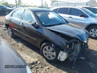 2008 Kia Spectra EX z VIN KNAFE121185523658, wystawiony jako IAAI lot #42232108 z przebiegiem 174 967 mil mil oraz . Historia ofert i sprzedaży dostępna na DreamBid. Obrazek 1.