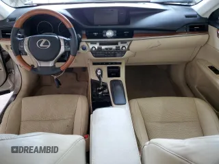2013 Lexus ES 300h z VIN JTHBW1GG2D2014135, wystawiony jako Copart lot #56459225 z przebiegiem Nie podano mil oraz Szkoda całkowita • Salvage title. Historia ofert i sprzedaży dostępna na DreamBid. Obrazek 8.