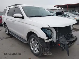 2018 Ford Expedition XLT with VIN 1FMJU1HT2JEA70497, listed as a IAAI auction lot 41397007 with 88,736 mi miles. Bid and sale history available at carsss.com. Image 1.