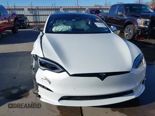 2022 Tesla Model S Plaid z VIN 5YJSA1E63NF483873, wystawiony jako IAAI lot #41204003 z przebiegiem 15 mil mil oraz . Historia ofert i sprzedaży dostępna na DreamBid. Obrazek 22.