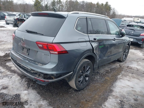 2022 Volkswagen Tiguan SE with VIN 3VV2B7AX2NM105314, listed as a IAAI auction lot 41655410 with 81,912 mi miles. Bid and sale history available at carsss.com. Image 4.