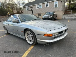 1997 BMW 8 Series z VIN WBAEF8325VCC31790, wystawiony jako Copart lot #85198614 z przebiegiem 115 638 mil mil oraz Czysty tytuł • Clean title. Historia ofert i sprzedaży dostępna na DreamBid. Obrazek 4.
