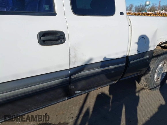 2000 Chevrolet Silverado 1500 LS with VIN 1GCEK19T8YE138791, listed as a IAAI auction lot 41448352 with 226,269 mi miles. Bid and sale history available at carsss.com. Image 13.