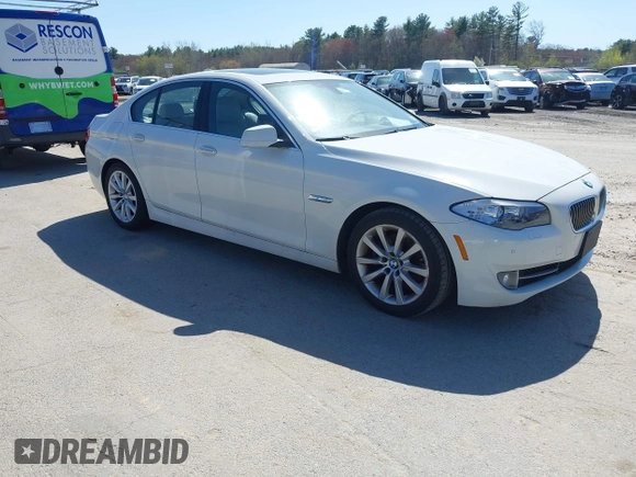 2013 BMW 5 Series 528i xDrive with VIN WBAXH5C50DD108318, listed as a IAAI auction lot 42131197 with 72,119 mi miles. Bid and sale history available at carsss.com. Image 1.