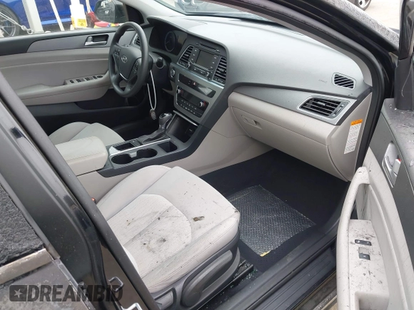2016 Hyundai Sonata Hybrid SE with VIN KMHE24L13GA027768, listed as a IAAI auction lot 42043333 with 46,322 mi miles. Bid and sale history available at carsss.com. Image 5.