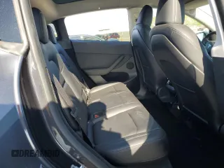 2024 Tesla Model Y z VIN 7SAYGDED2RF114150, wystawiony jako Copart lot #54754585 z przebiegiem 7 924 mil mil oraz Szkoda całkowita • Salvage title. Historia ofert i sprzedaży dostępna na DreamBid. Obrazek 10.
