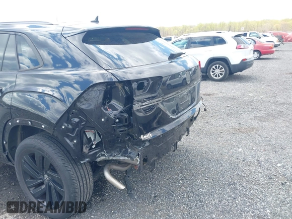 2021 Volkswagen Atlas S with VIN 1V2GC2CA3MC201495, listed as a IAAI auction lot 42044554 with 33,097 mi miles and . Bid and sale history available at DreamBid. Image 6.