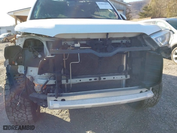 2019 Toyota 4Runner SR5 with VIN JTEBU5JR4K5726940, listed as a IAAI auction lot 41801853 with 81,097 mi miles. Bid and sale history available at carsss.com. Image 18.