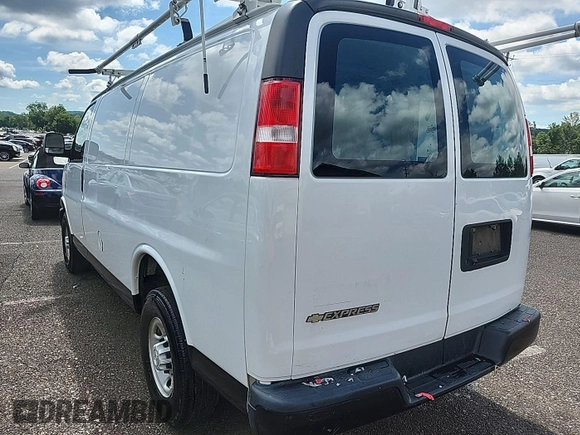 2018 Chevrolet Express Cargo z VIN 1GCWGAFP7J1337793, wystawiony jako IAAI lot #42854414 z przebiegiem 151 274 mil mil oraz . Historia ofert i sprzedaży dostępna na DreamBid. Obrazek 10.