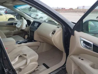 2014 Nissan Pathfinder Platinum with VIN 5N1AR2MM0EC706647, listed as a IAAI auction lot 41718972 with 104,808 mi miles. Bid and sale history available at carsss.com. Image 5.
