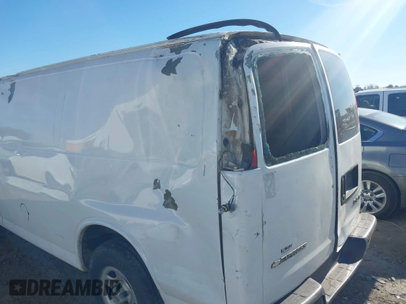 2005 Chevrolet Express Cargo with VIN 1GCFG15X351206710, listed as a IAAI auction lot 40946502 with 242,421 mi miles and . Bid and sale history available at DreamBid. Image 6.
