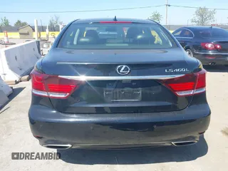 2014 Lexus LS 460 L с VIN JTHGL5EFXE5051451, выставлен на аукционе IAAI как лот 42043182 с пробегом 106 409 миль миль и . История ставок и продаж доступна на DreamBid. Изображение 16.