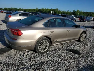 2016 Volkswagen Passat SE z VIN 1VWBT7A3XGC026550, wystawiony jako Copart lot #53046825 z przebiegiem 167 155 mil mil oraz Szkoda całkowita • Salvage title. Historia ofert i sprzedaży dostępna na DreamBid. Obrazek 3.