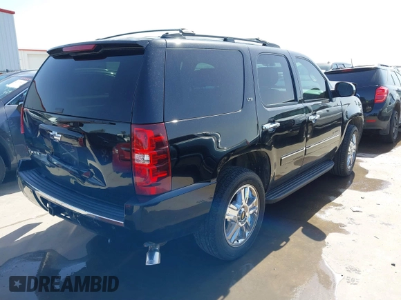 2009 Chevrolet Tahoe LTZ z VIN 1GNFC33J69R285570, wystawiony jako IAAI lot #41701424 z przebiegiem 165 811 mil mil oraz . Historia ofert i sprzedaży dostępna na DreamBid. Obrazek 4.