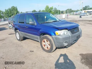 2005 Ford Escape XLT z VIN 1FMYU93105KB75632, wystawiony jako IAAI lot #42686073 z przebiegiem 146 084 mil mil oraz . Historia ofert i sprzedaży dostępna na DreamBid. Obrazek 1.