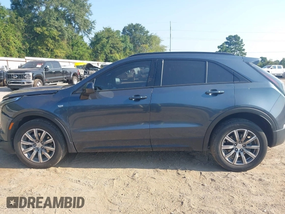 2020 Cadillac XT4 FWD Sport with VIN 1GYFZER40LF048628, listed as a IAAI auction lot 39985771 with 61,030 mi miles. Bid and sale history available at carsss.com. Image 14.