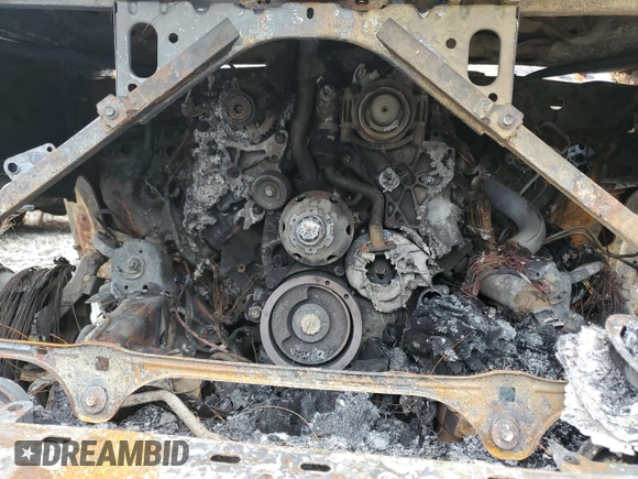 2015 GMC Sierra 3500HD Denali z VIN 1GT424E85FF133280, wystawiony jako Copart lot #79125844 z przebiegiem Nie podano mil oraz Nie do naprawy • Non repairable. Historia ofert i sprzedaży dostępna na DreamBid. Obrazek 12.