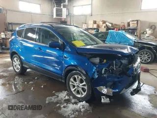 2018 Ford Escape SE z VIN 1FMCU9GD1JUB80500, wystawiony jako IAAI lot #41613294 z przebiegiem 112 187 mil mil oraz . Historia ofert i sprzedaży dostępna na DreamBid. Obrazek 1.