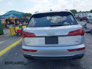 2025 Audi Q5 S line Premium z VIN WA1GAAFYXS2020823, wystawiony jako IAAI lot #42318926 z przebiegiem 9805 mil mil oraz . Historia ofert i sprzedaży dostępna na DreamBid. Obrazek 17.