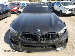 2022 BMW M8 Competition z VIN WBSDZ0C01NCJ91249, wystawiony jako Copart lot #49842513 z przebiegiem 6 187 mil mil oraz . Historia ofert i sprzedaży dostępna na DreamBid. Obrazek 5.