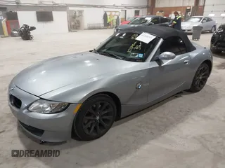 2006 BMW Z4 3.0si z VIN 4USBU53506LW92215, wystawiony jako IAAI lot #42340243 z przebiegiem 103 740 mil mil oraz . Historia ofert i sprzedaży dostępna na DreamBid. Obrazek 2.