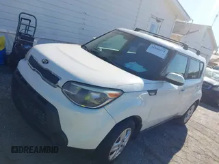 2014 Kia Soul with VIN KNDJN2A24E7043241, listed as a IAAI auction lot 41866672 with 185,004 mi miles. Bid and sale history available at carsss.com. Image 2.