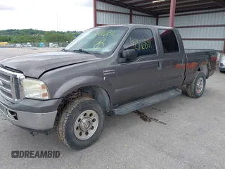 2006 Ford F-250 XL z VIN 1FTSW215X6ED62071, wystawiony jako IAAI lot #42416841 z przebiegiem 240 855 mil mil oraz . Historia ofert i sprzedaży dostępna na DreamBid. Obrazek 18.