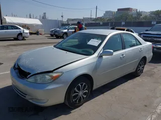 2004 Toyota Camry LE z VIN 4T1BE32K64U799027, wystawiony jako IAAI lot #42322301 z przebiegiem 89 437 mil mil oraz . Historia ofert i sprzedaży dostępna na DreamBid. Obrazek 2.