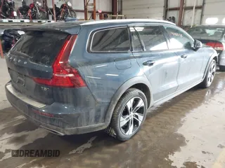 2022 Volvo V60 Cross Country with VIN YV4102WK7N2092046, listed as a IAAI auction lot 41405128 with 37,785 mi miles. Bid and sale history available at carsss.com. Image 4.