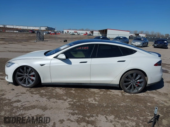 2015 Tesla Model S 85D with VIN 5YJSA1H48FF082038, listed as a IAAI auction lot 41712242 with 58,297 mi miles. Bid and sale history available at carsss.com. Image 14.