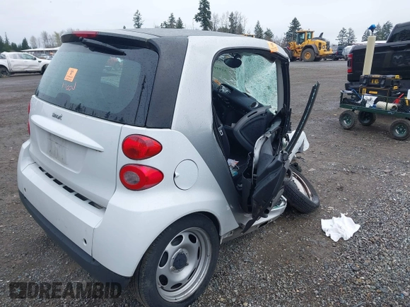 2012 Smart fortwo Pure z VIN WMEEJ3BA3CK573365, wystawiony jako IAAI lot #41910721 z przebiegiem Nie podano mil oraz . Historia ofert i sprzedaży dostępna na DreamBid. Obrazek 4.