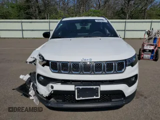 2023 Jeep Compass Latitude z VIN 3C4NJDBN3PT552804, wystawiony jako Copart lot #59872285 z przebiegiem 23 310 mil mil oraz Szkoda całkowita • Salvage title. Historia ofert i sprzedaży dostępna na DreamBid. Obrazek 5.