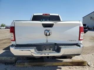2020 Ram 2500 Tradesman z VIN 3C6UR5CL7LG172687, wystawiony jako Copart lot #63088435 z przebiegiem 120 021 mil mil oraz Szkoda całkowita • Salvage title. Historia ofert i sprzedaży dostępna na DreamBid. Obrazek 6.