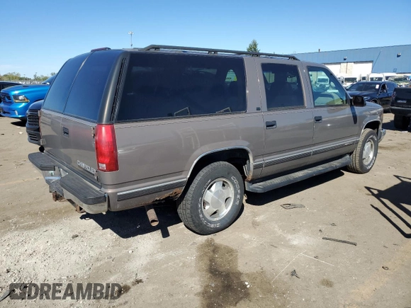 1998 Chevrolet Suburban z VIN 1GNFK16R6WJ306534, wystawiony jako Copart lot #75030844 z przebiegiem 230 869 mil mil oraz Czysty tytuł • Clean title. Historia ofert i sprzedaży dostępna na DreamBid. Obrazek 3.