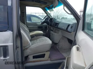 1995 Chevrolet Astro with VIN 1GNDM19W2SB240300, listed as a IAAI auction lot 41885699 with 180,150 mi miles. Bid and sale history available at carsss.com. Image 5.