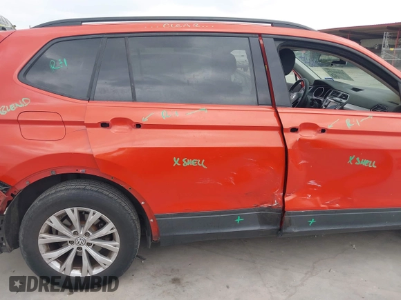 2018 Volkswagen Tiguan S с VIN 3VV1B7AX8JM090047, выставлен на аукционе IAAI как лот 42184116 с пробегом 121 085 миль миль и . История ставок и продаж доступна на DreamBid. Изображение 6.