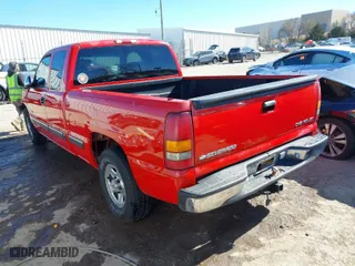 2001 Chevrolet Silverado 1500 LS with VIN 2GCEC19V011162458, listed as a IAAI auction lot 41731501 with 194,931 mi miles. Bid and sale history available at carsss.com. Image 3.