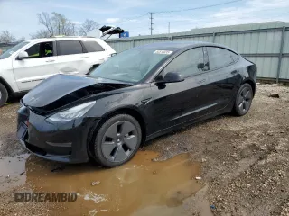 2022 Tesla Model 3 Long Range z VIN 5YJ3E1EB1NF260351, wystawiony jako Copart lot #53516635 z przebiegiem 111 145 mil mil oraz Szkoda całkowita • Salvage title. Historia ofert i sprzedaży dostępna na DreamBid. Obrazek 1.