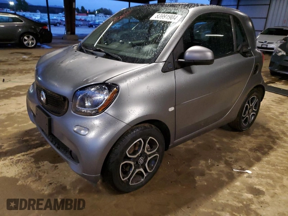 2019 Smart fortwo Pure z VIN WMEFJ9BA2KK396037, wystawiony jako Copart lot #83991904 z przebiegiem 32 137 mil mil oraz Szkody całkowita. Historia ofert i sprzedaży dostępna na DreamBid. Obrazek 1.