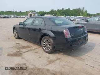 2014 Chrysler 300 S z VIN 2C3CCAGG8EH222645, wystawiony jako IAAI lot #42381766 z przebiegiem 254 710 mil mil oraz . Historia ofert i sprzedaży dostępna na DreamBid. Obrazek 3.