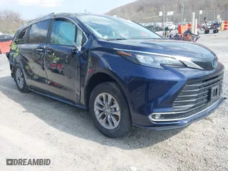 2024 Toyota Sienna XLE with VIN 5TDYRKEC3RS190250, listed as a IAAI auction lot 41900029 with 1 mi miles. Bid and sale history available at carsss.com. Image 1.